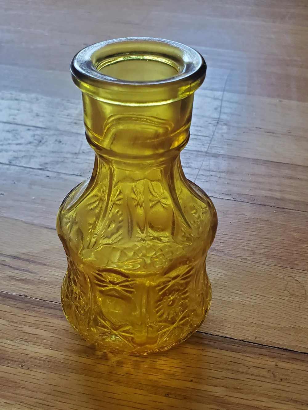💐4 for $18 - Embossed Glass Vase